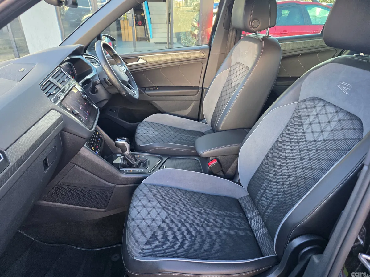 Volkswagen Tiguan SUV, Petrol Plug-in Hybrid, 2023, Black