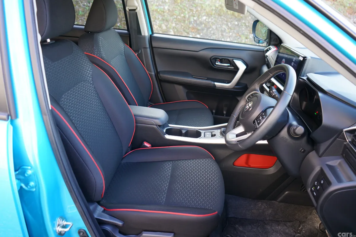 Toyota Raize SUV, Petrol Hybrid, 2022, Blue