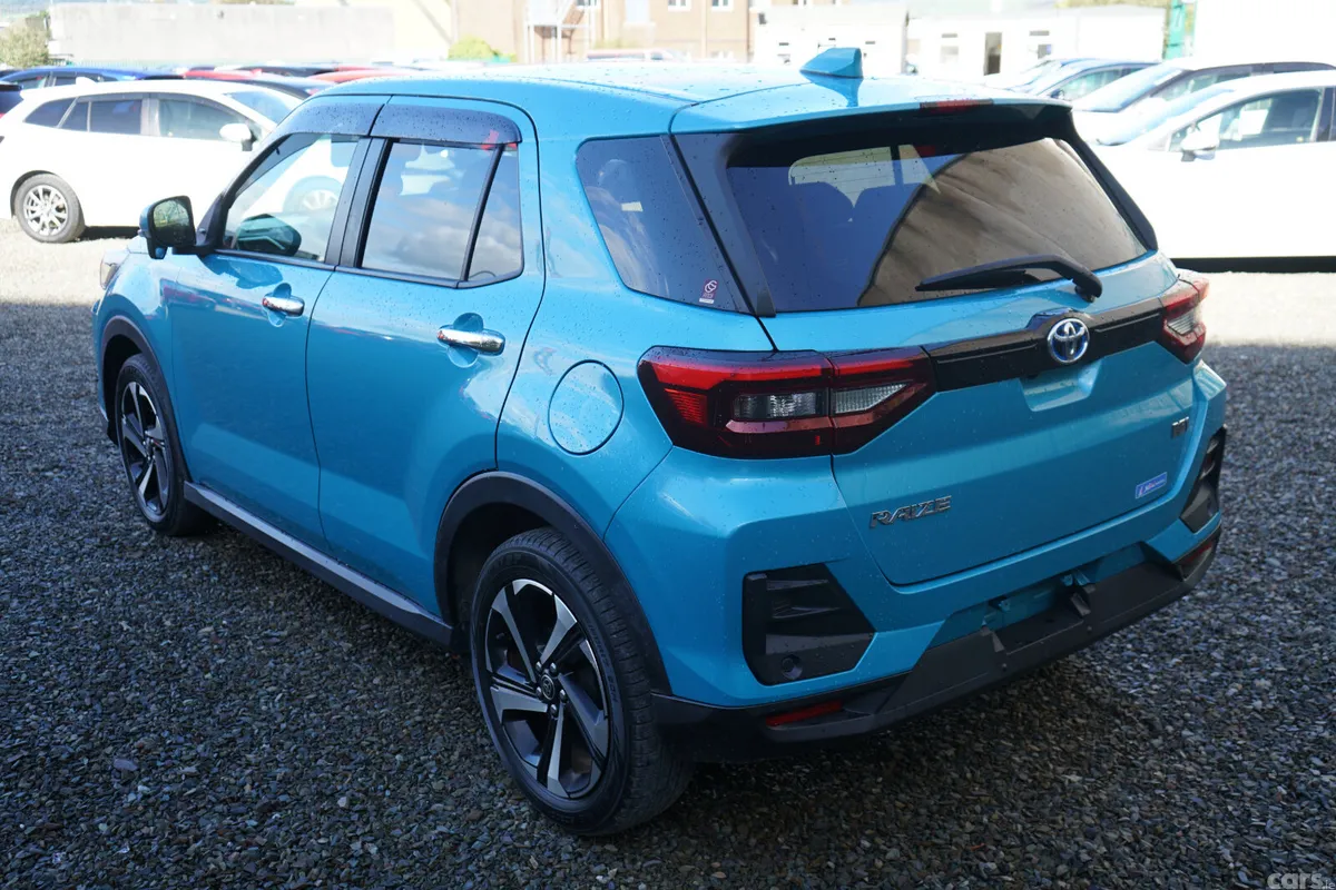 Toyota Raize SUV, Petrol Hybrid, 2022, Blue
