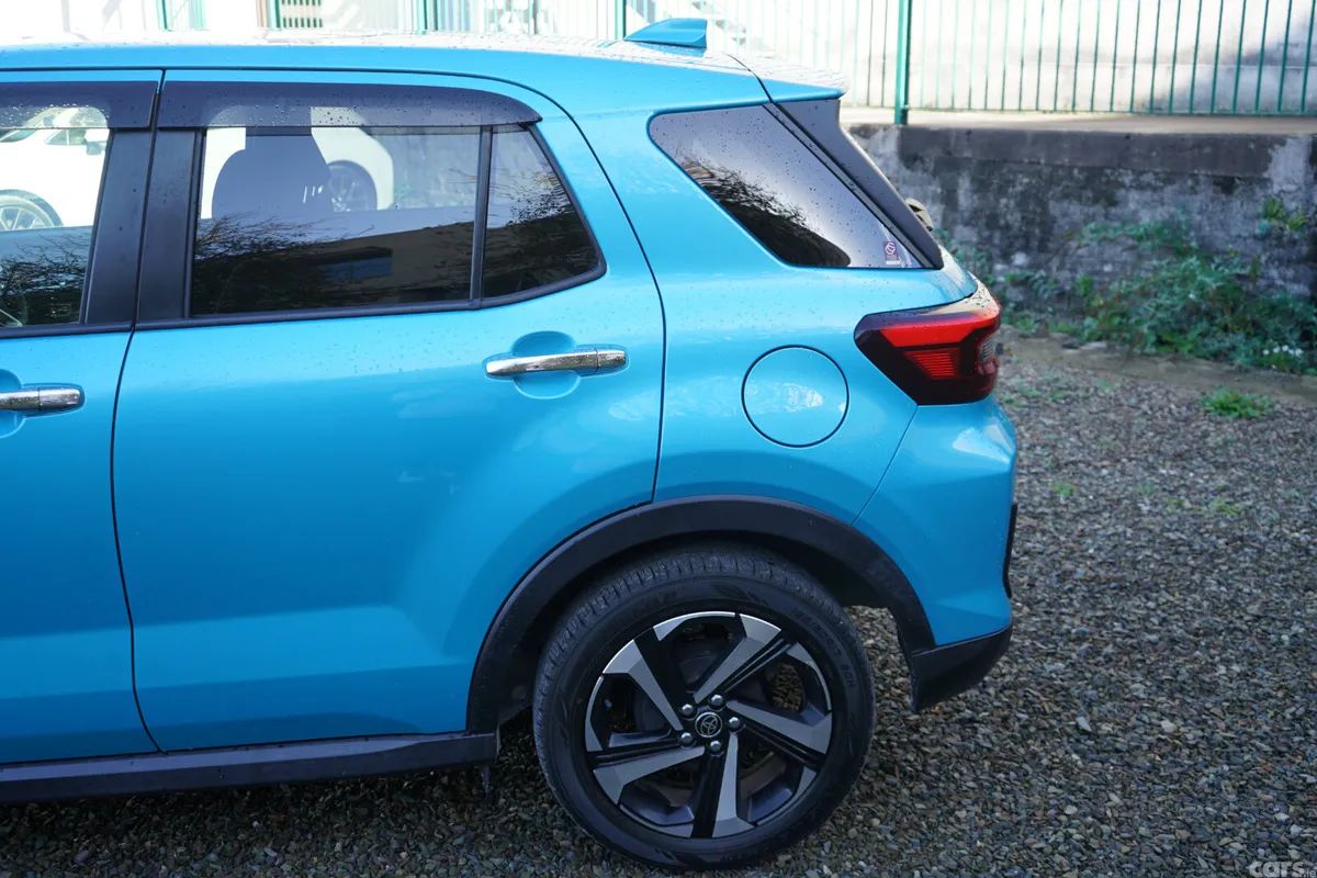 Toyota Raize SUV, Petrol Hybrid, 2022, Blue