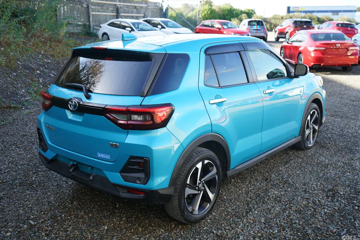 Toyota Raize SUV, Petrol Hybrid, 2022, Blue