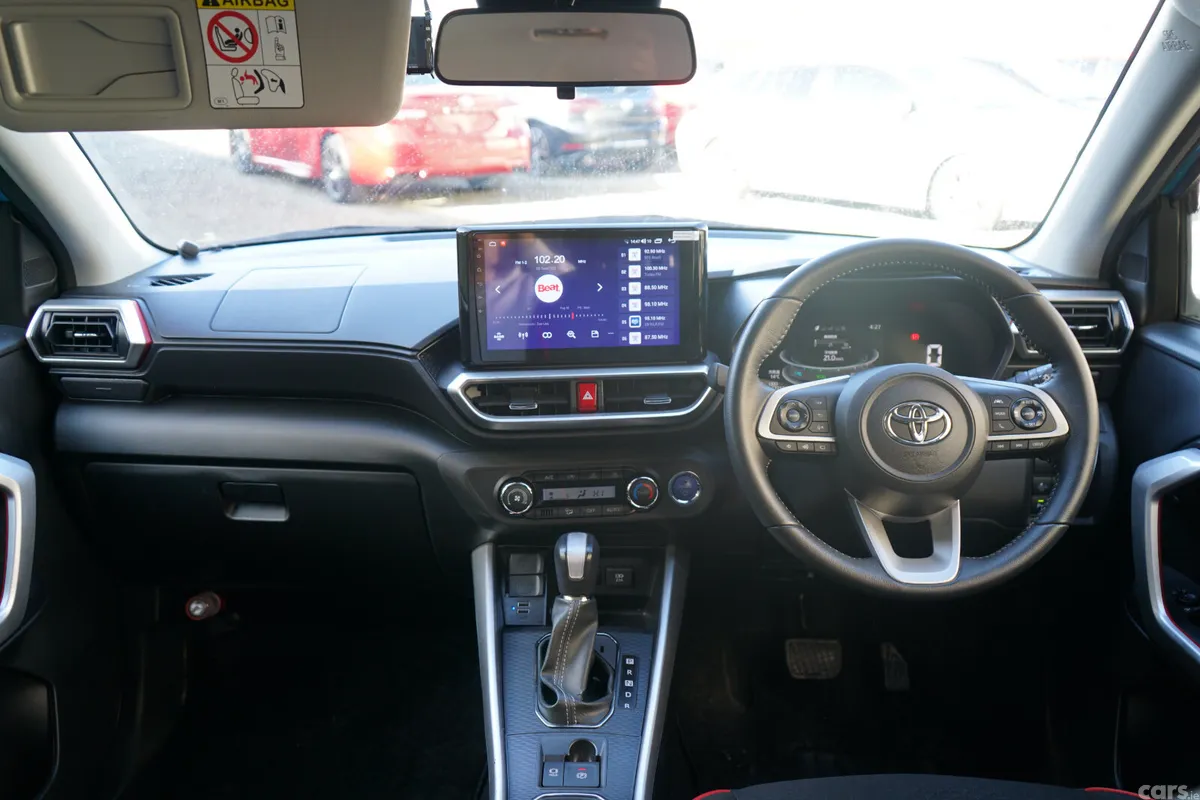 Toyota Raize SUV, Petrol Hybrid, 2022, Blue