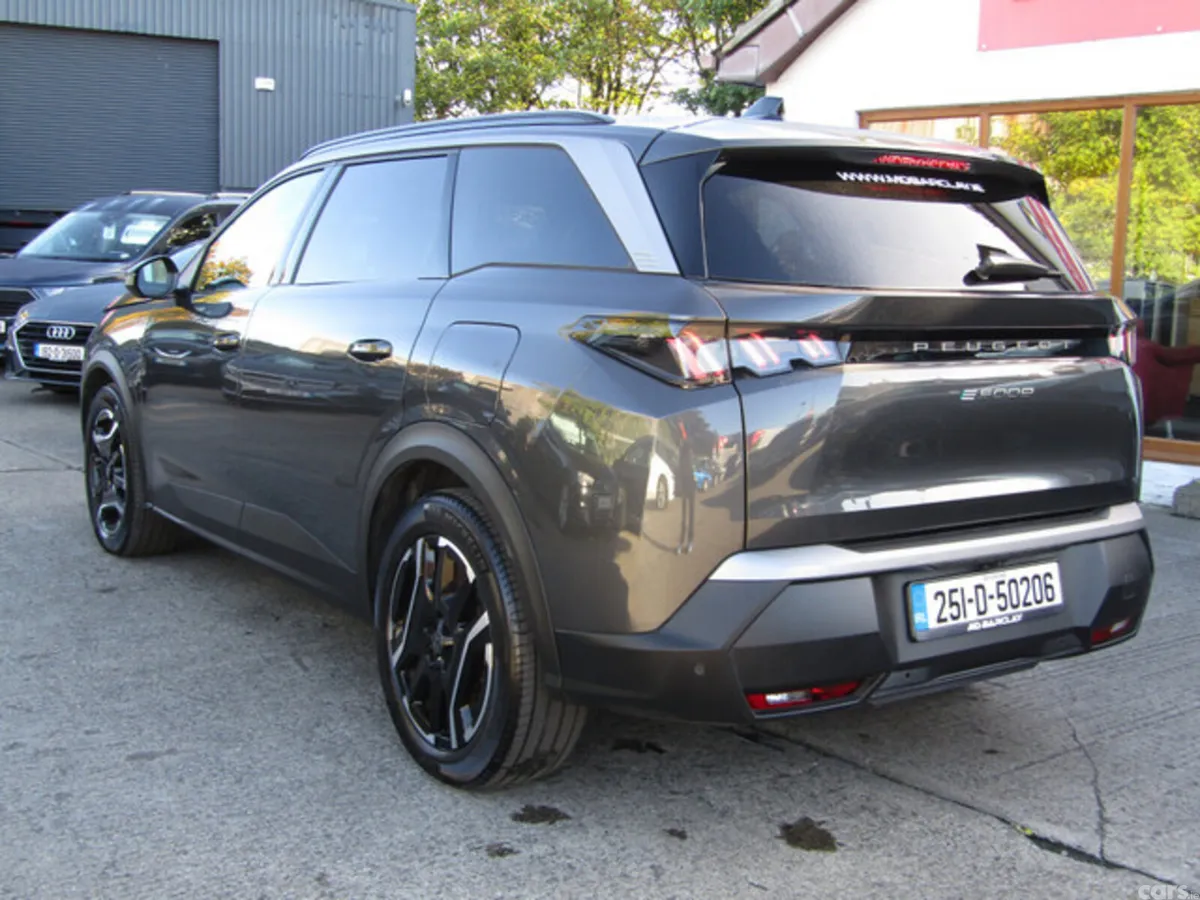 Peugeot 5008 MPV, Electric, 2025, Grey