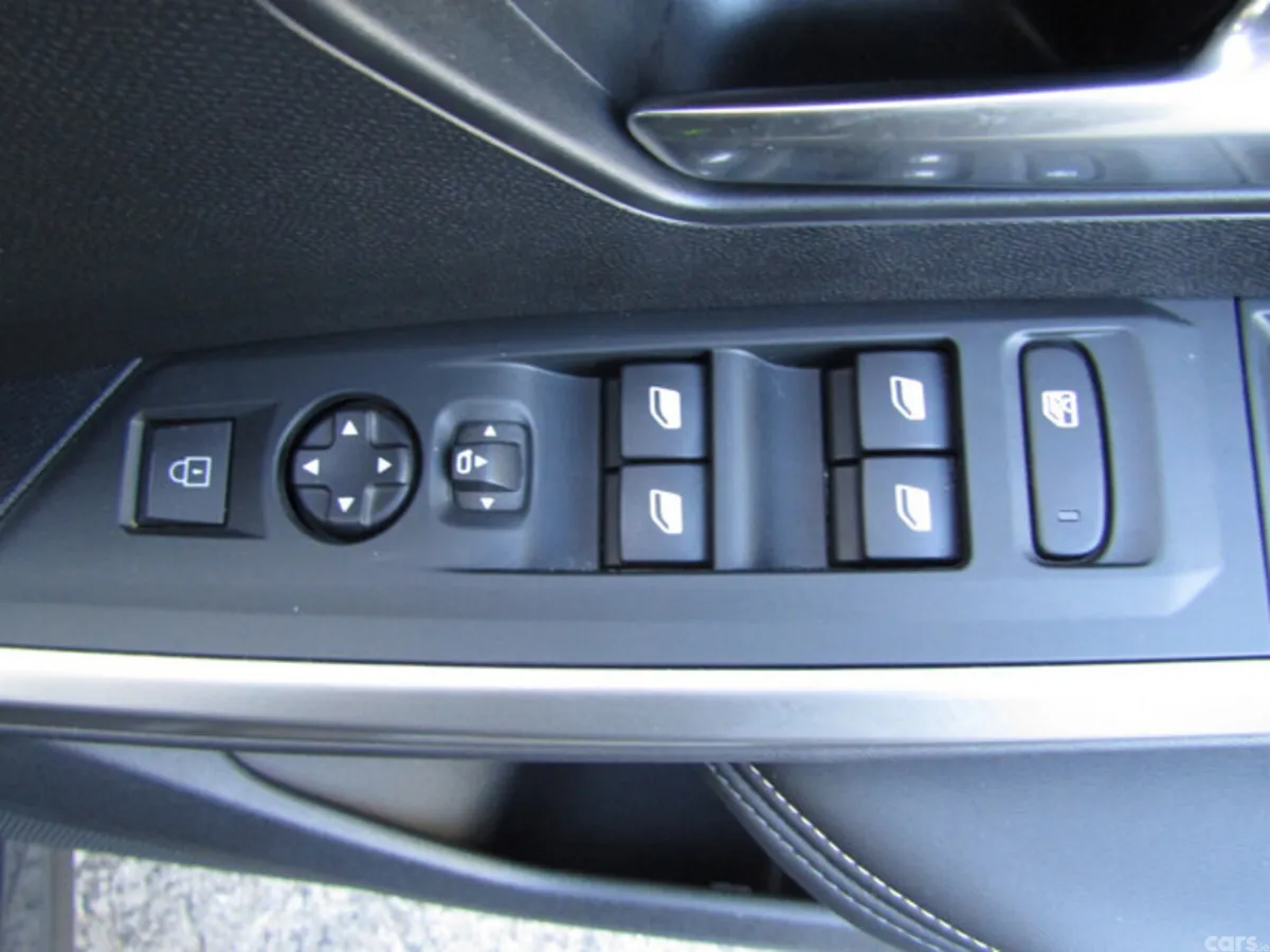 Peugeot 5008 MPV, Electric, 2025, Grey