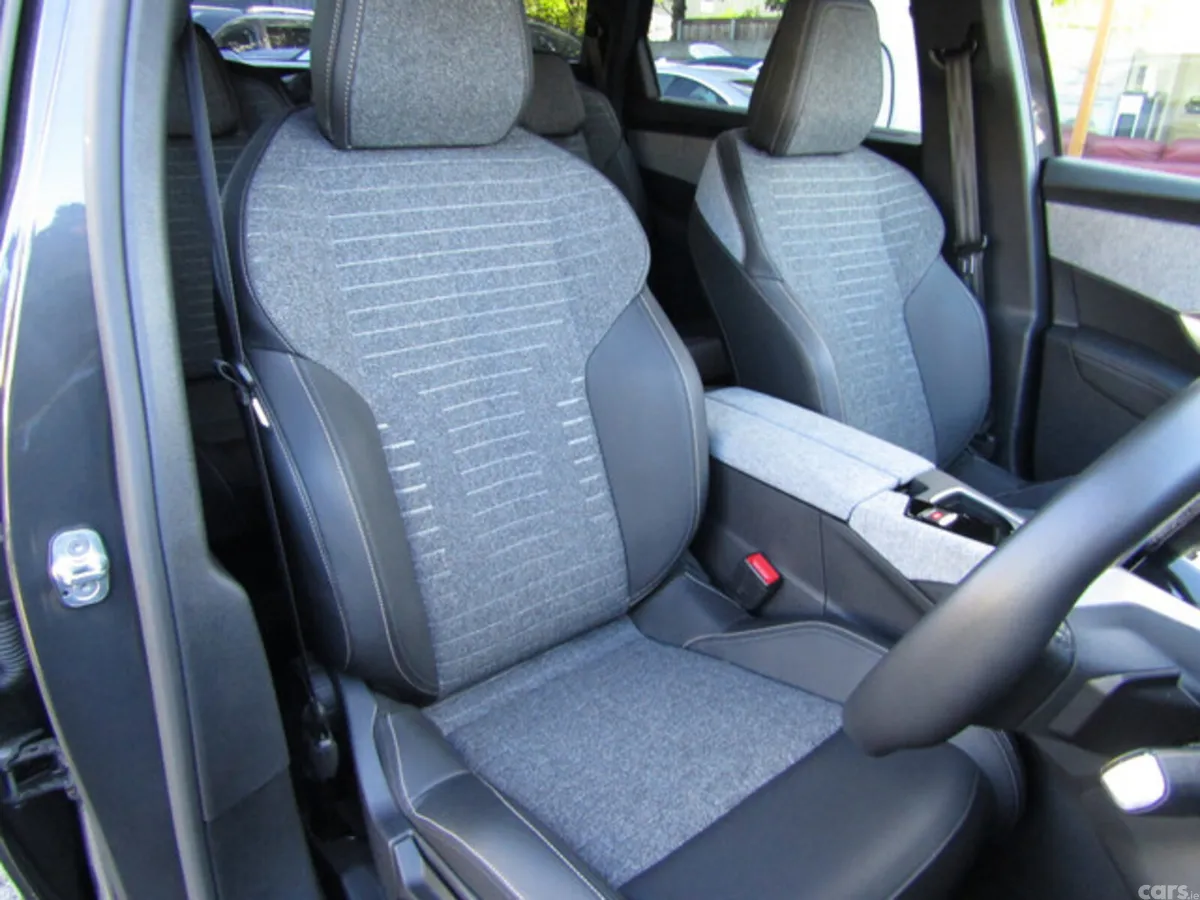 Peugeot 5008 MPV, Electric, 2025, Grey