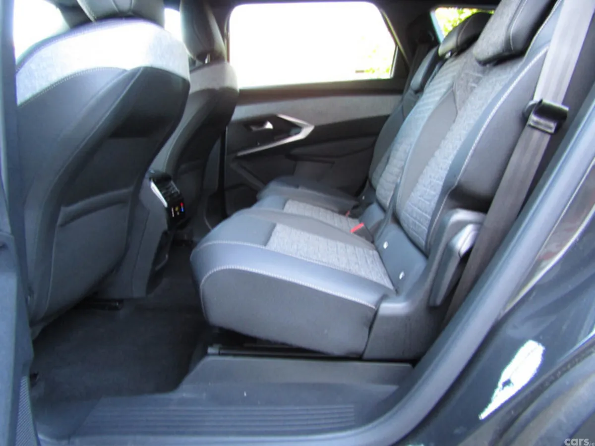 Peugeot 5008 MPV, Electric, 2025, Grey