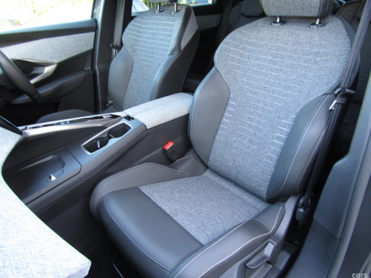 Peugeot 5008 MPV, Electric, 2025, Grey