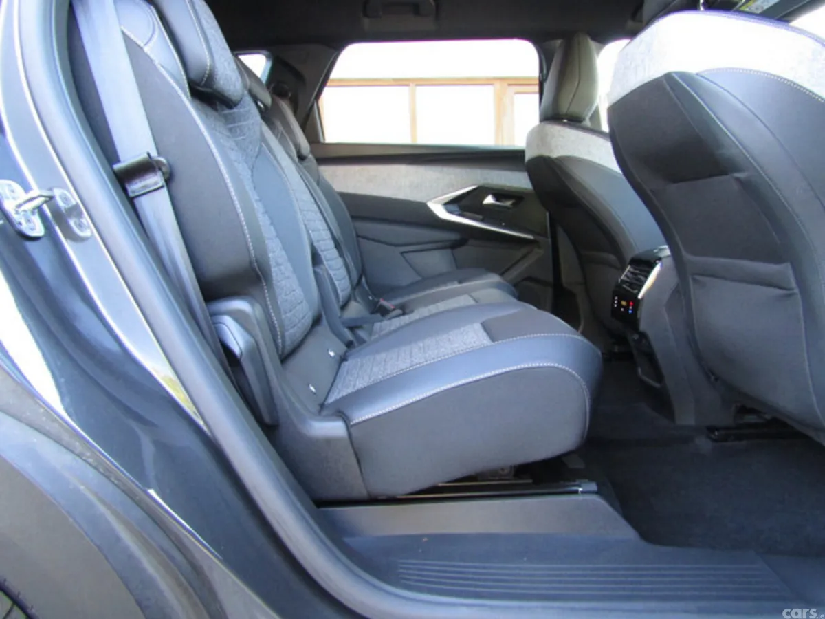 Peugeot 5008 MPV, Electric, 2025, Grey
