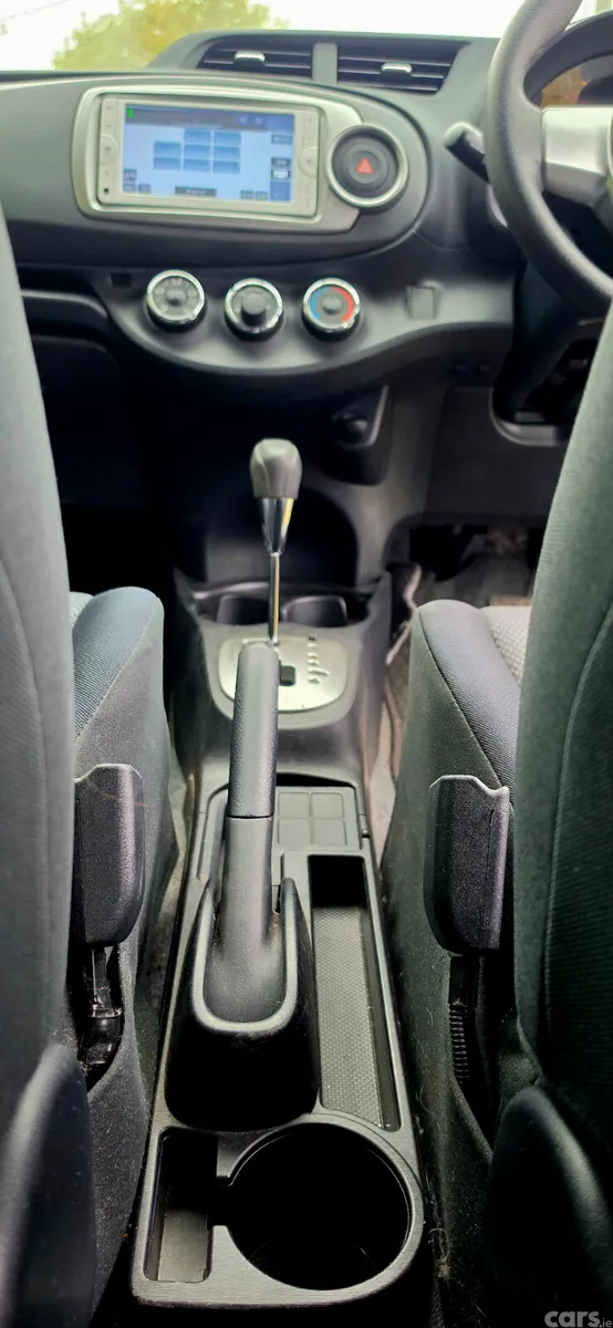 Toyota Vitz Hatchback, Petrol, 2014, Silver