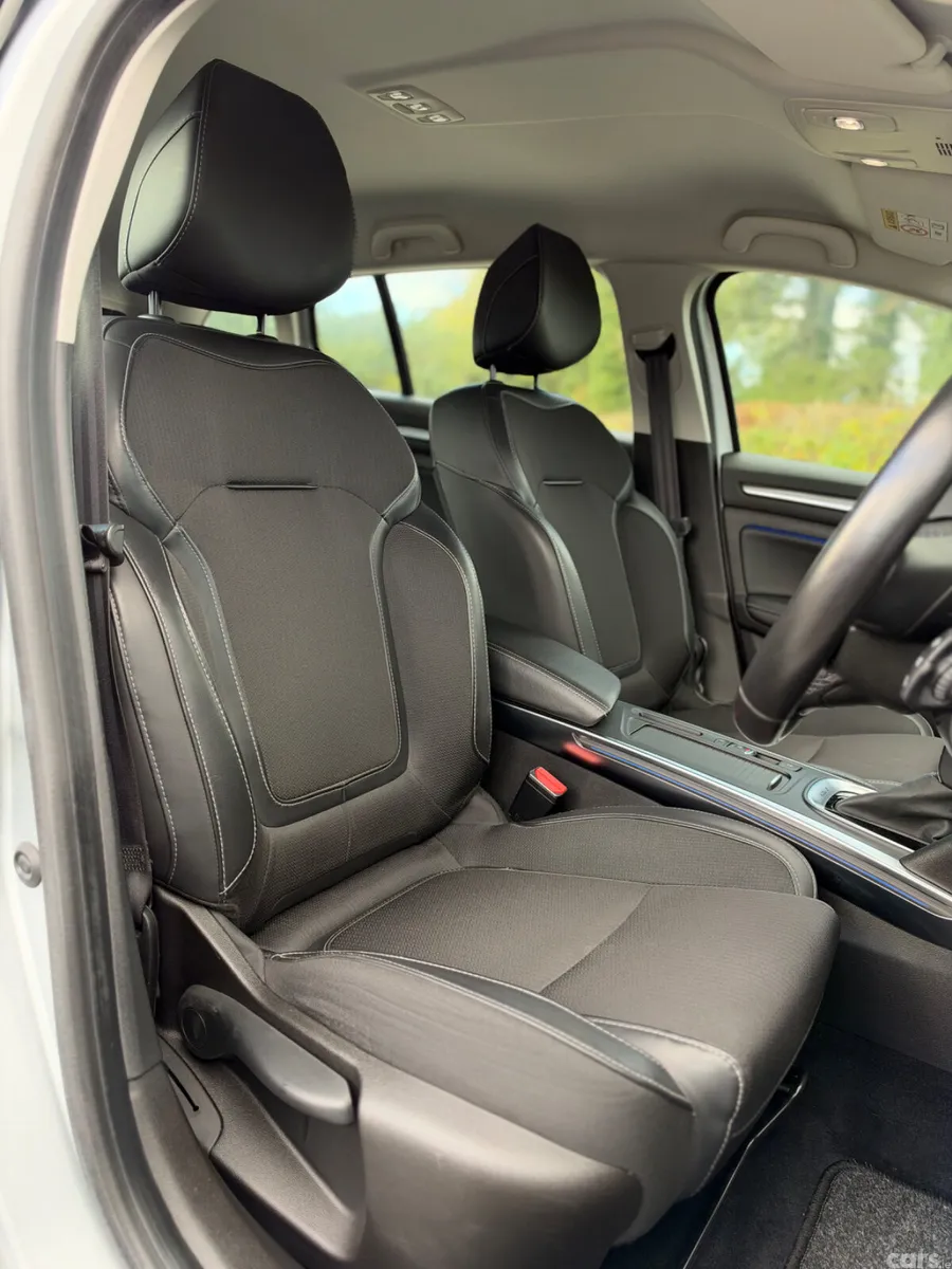 Renault Megane Estate, Petrol Plug-in Hybrid, 2021, Grey