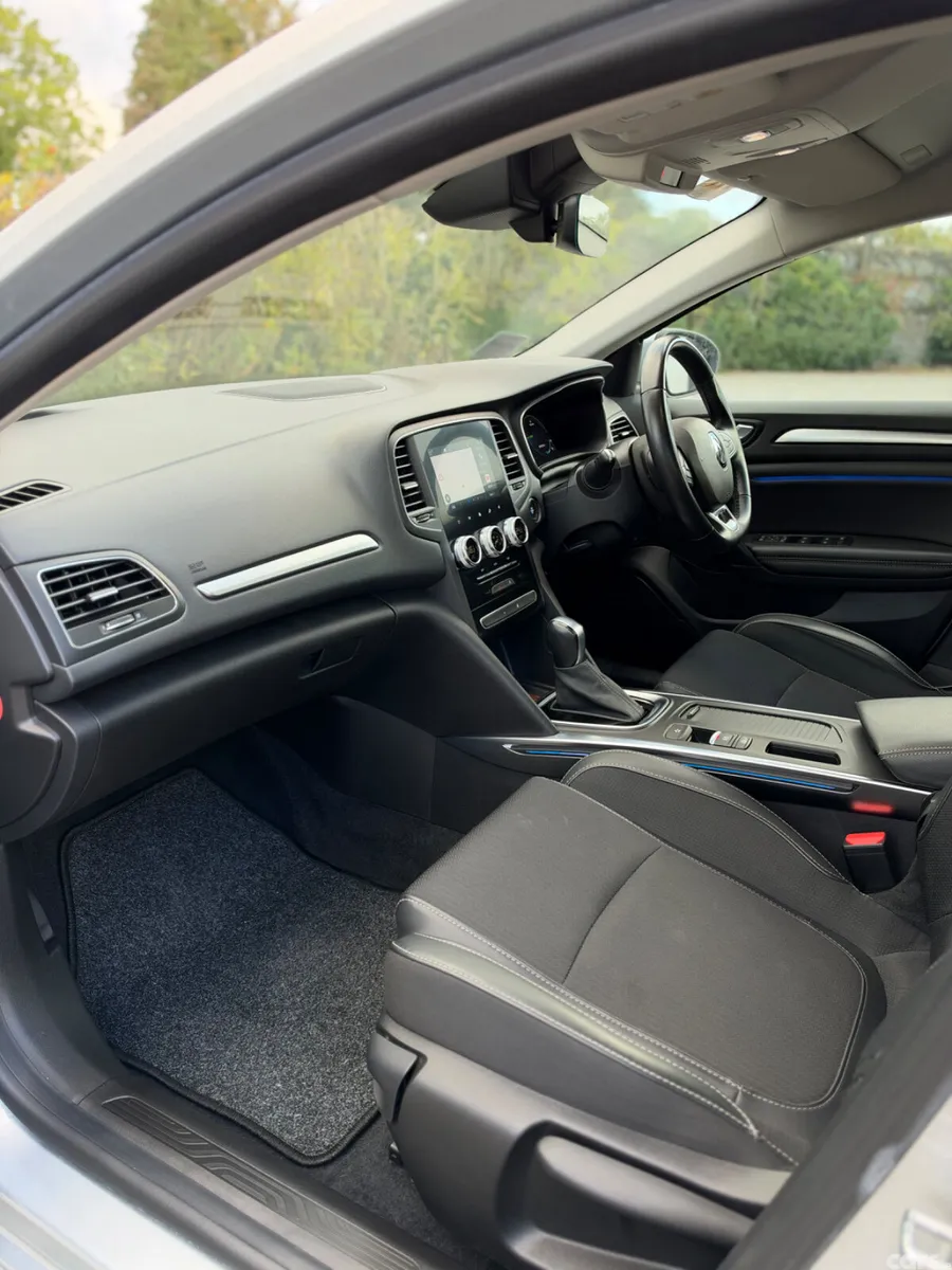 Renault Megane Estate, Petrol Plug-in Hybrid, 2021, Grey