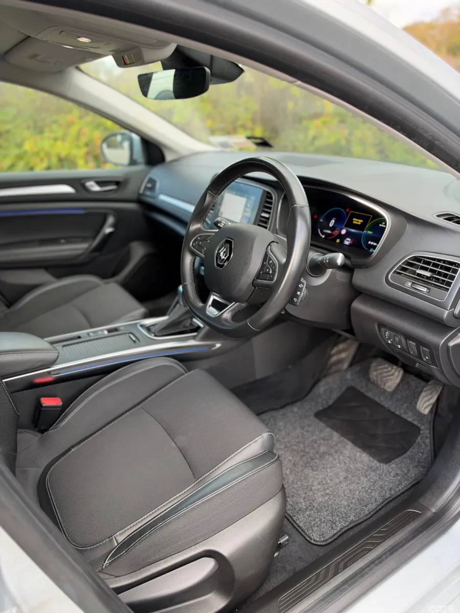 Renault Megane Estate, Petrol Plug-in Hybrid, 2021, Grey