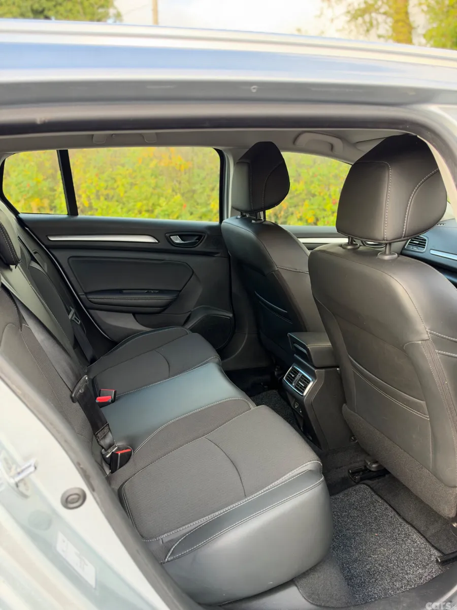 Renault Megane Estate, Petrol Plug-in Hybrid, 2021, Grey