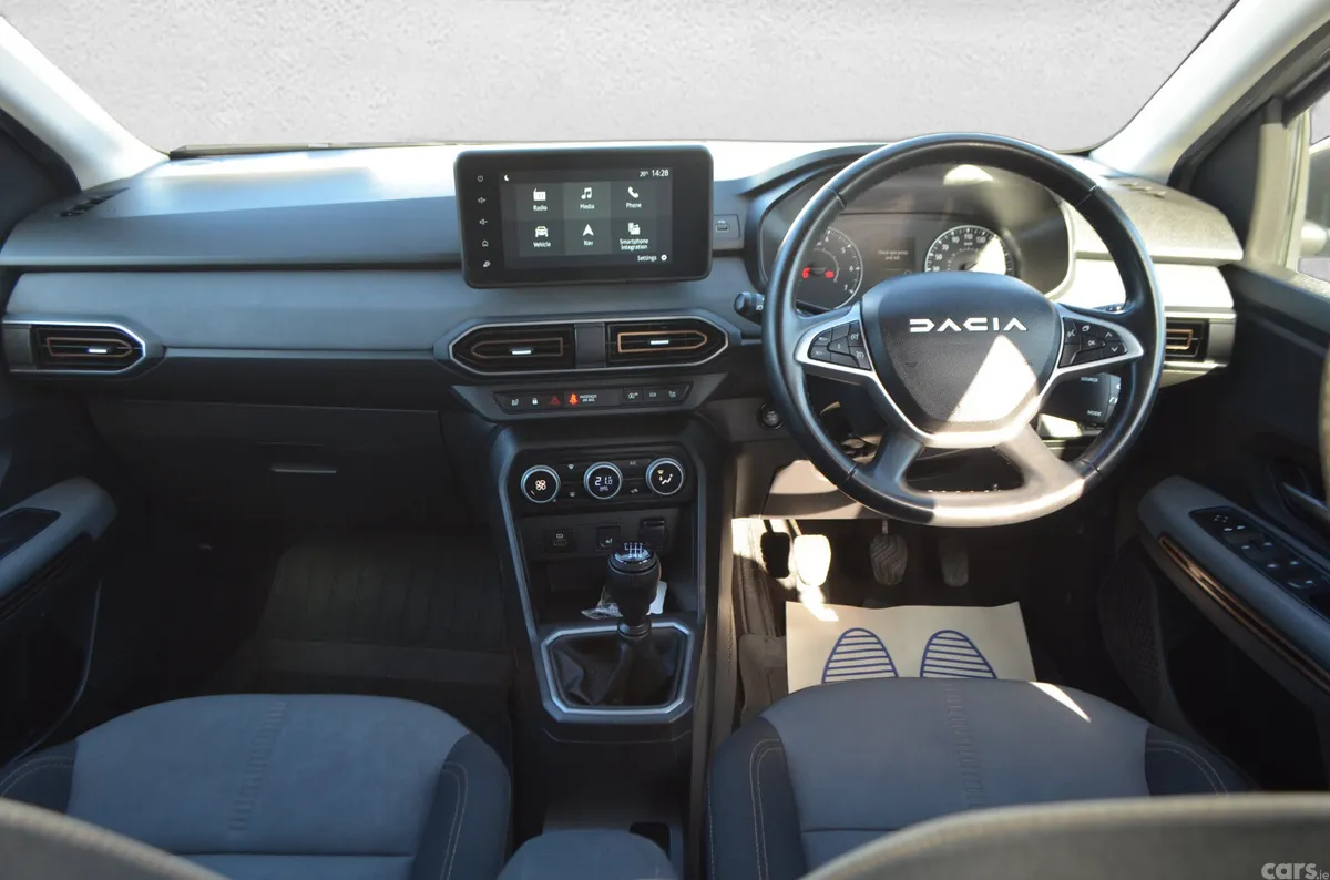 Dacia Jogger MPV, Petrol, 2024, Grey