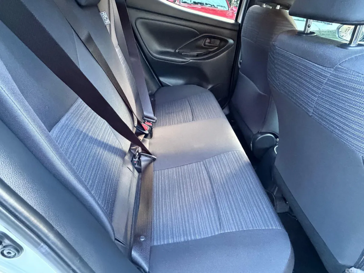 Toyota Yaris Hatchback, Petrol Hybrid, 2022, White