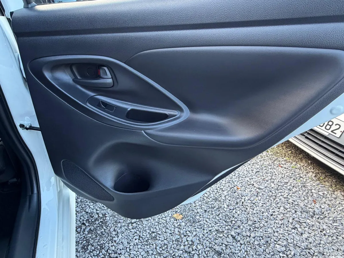 Toyota Yaris Hatchback, Petrol Hybrid, 2022, White