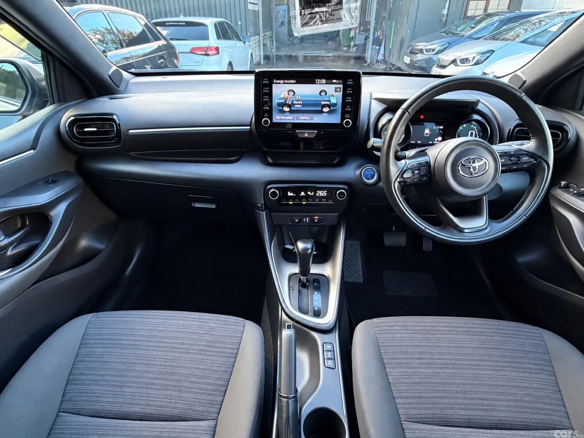 Toyota Yaris Hatchback, Petrol Hybrid, 2022, White