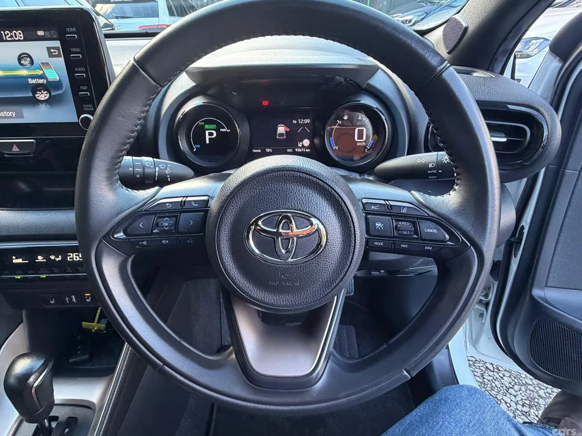 Toyota Yaris Hatchback, Petrol Hybrid, 2022, White
