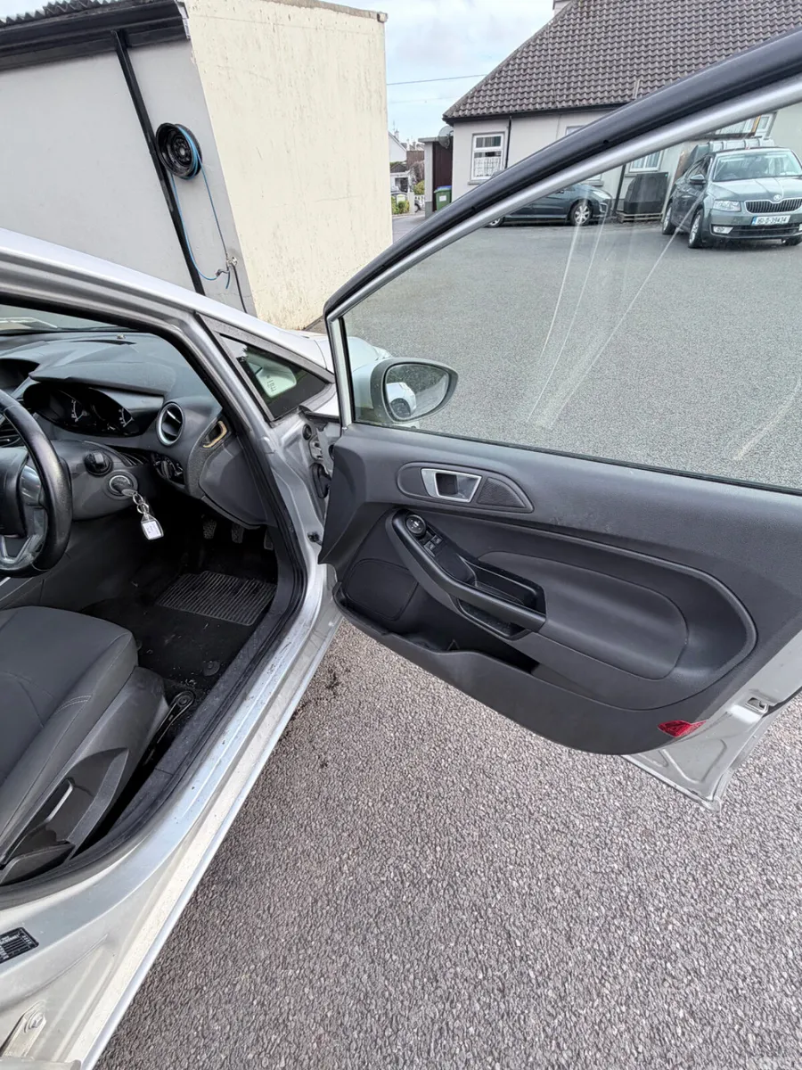Ford Fiesta Hatchback, Petrol, 2013, Silver