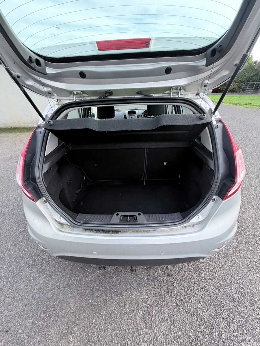 Ford Fiesta Hatchback, Petrol, 2013, Silver