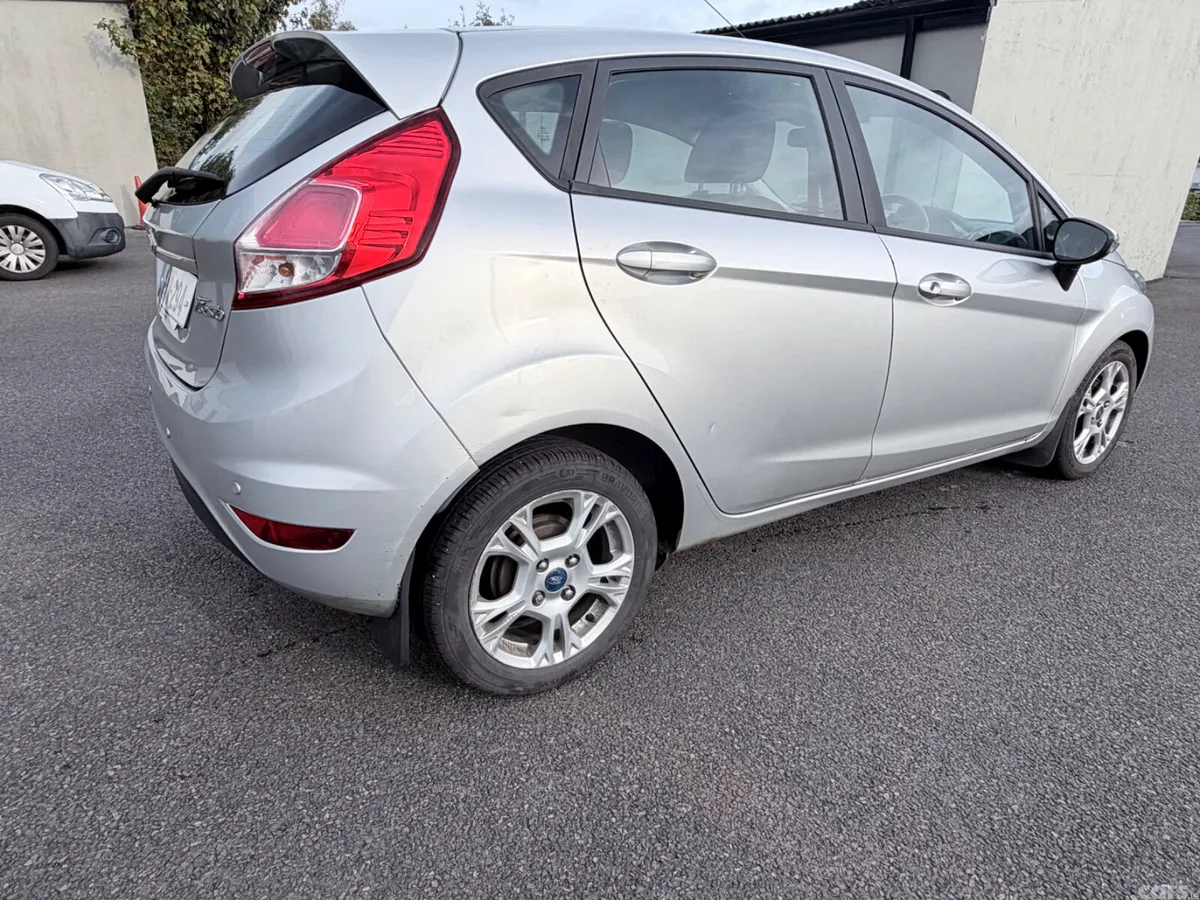Ford Fiesta Hatchback, Petrol, 2013, Silver
