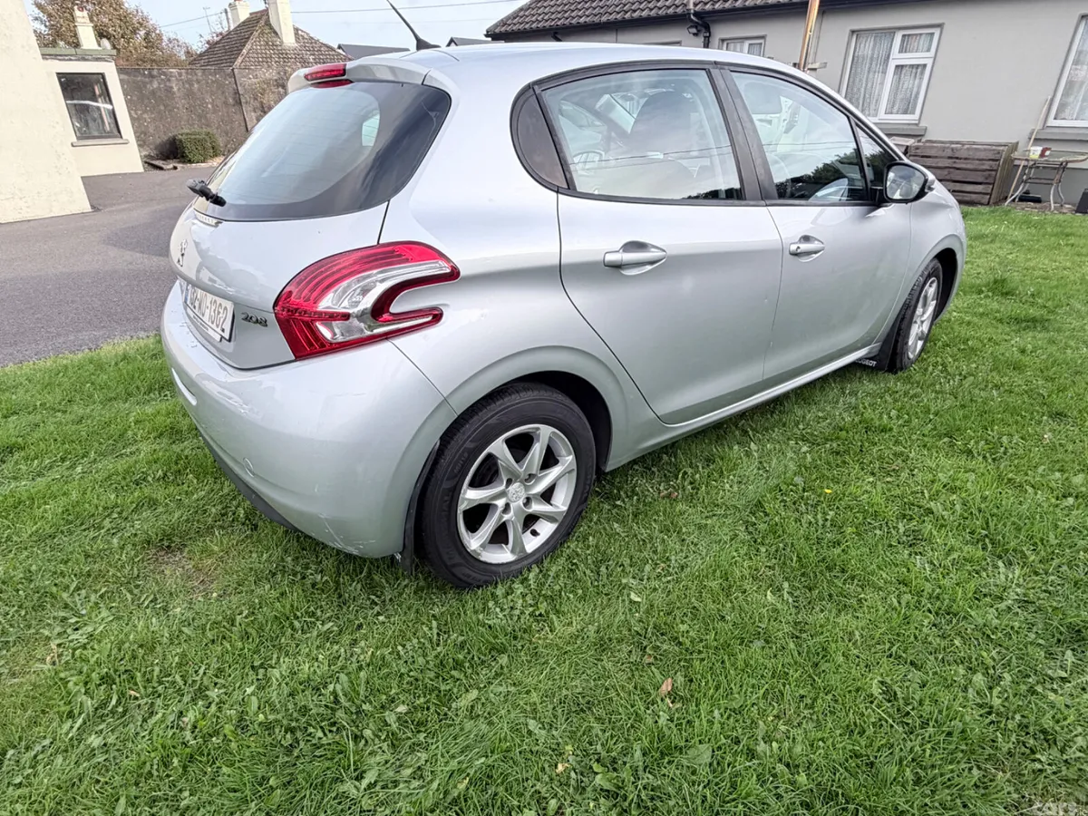 Peugeot 208 Hatchback, Petrol, 2013, Silver