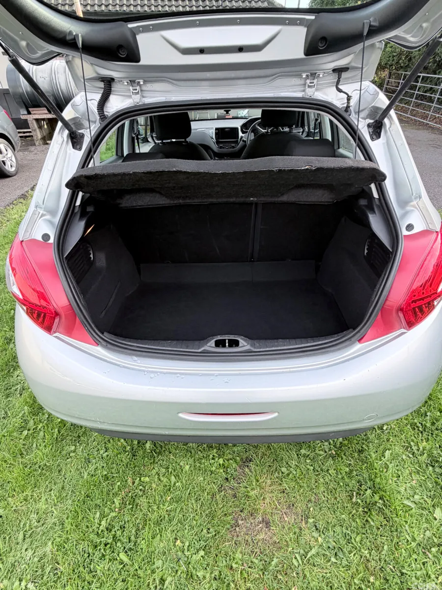 Peugeot 208 Hatchback, Petrol, 2013, Silver
