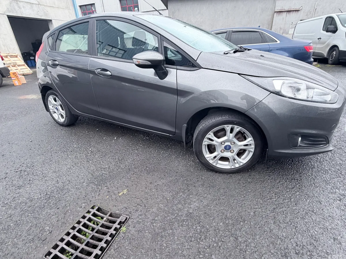 Ford Fiesta Hatchback, Petrol, 2016, Grey