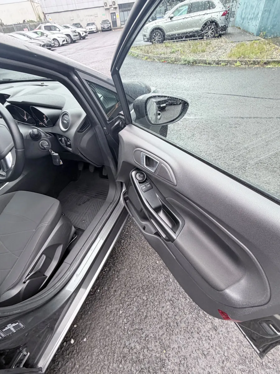 Ford Fiesta Hatchback, Petrol, 2016, Grey