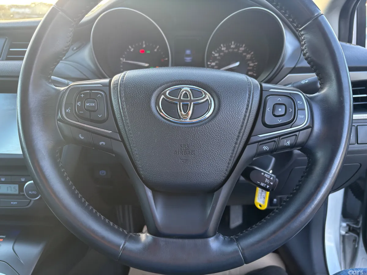 Toyota Avensis Saloon, Diesel, 2018, Silver