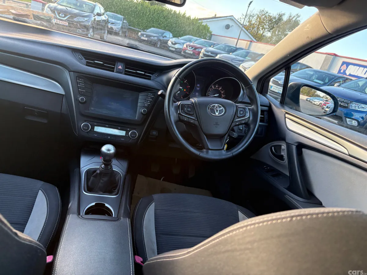 Toyota Avensis Saloon, Diesel, 2018, Silver