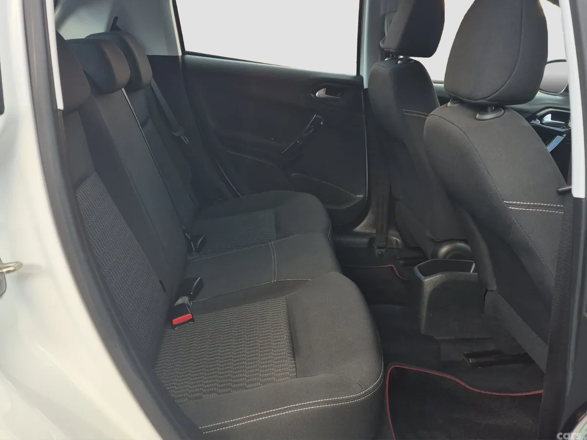 Peugeot 208 Hatchback, Petrol, 2017, White
