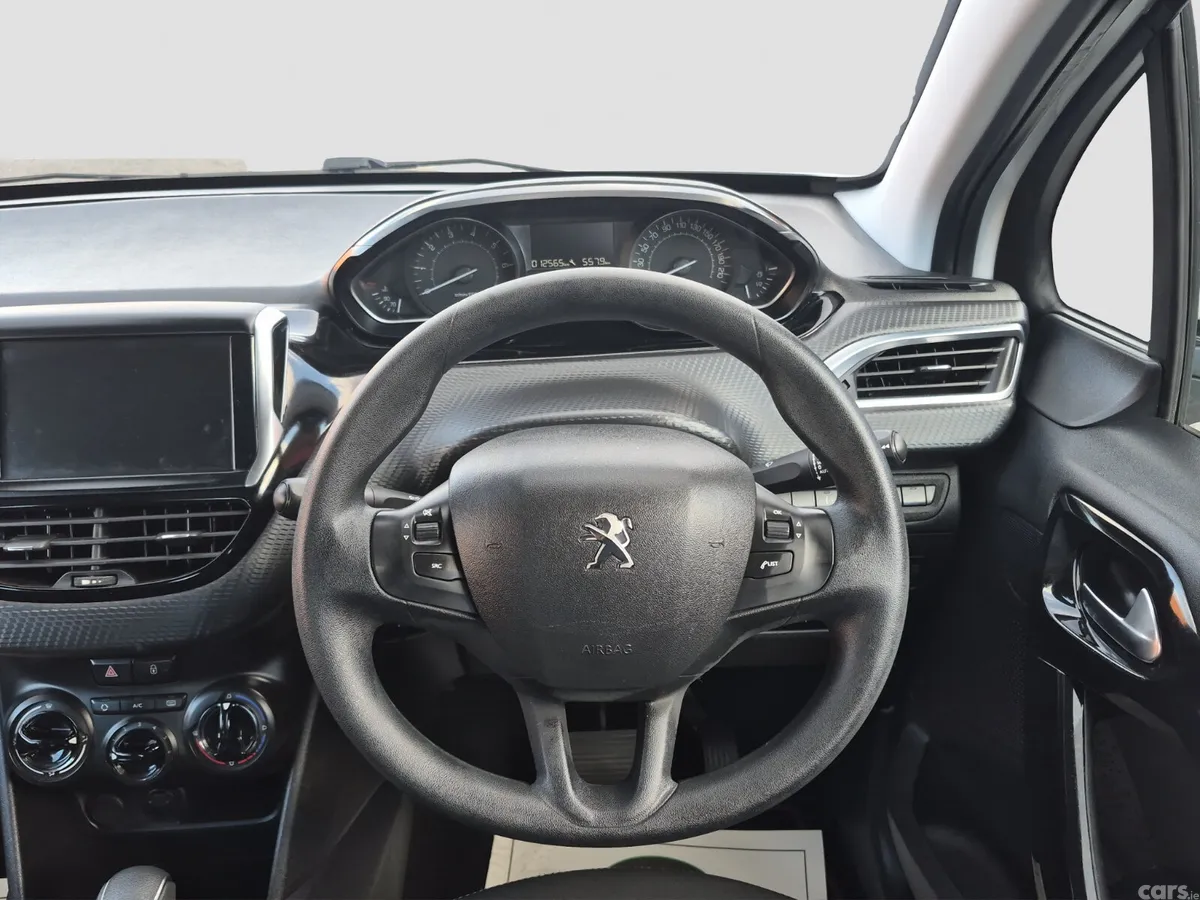 Peugeot 208 Hatchback, Petrol, 2017, White