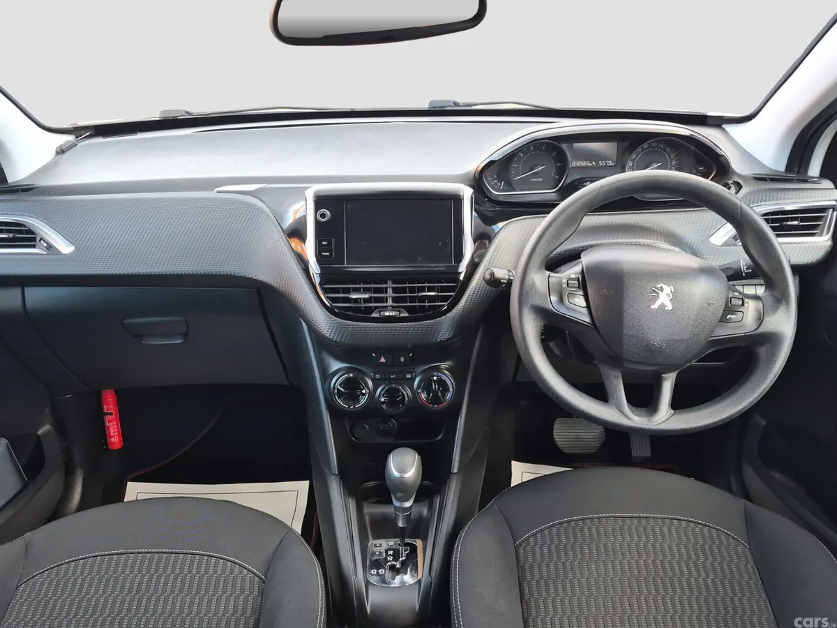 Peugeot 208 Hatchback, Petrol, 2017, White