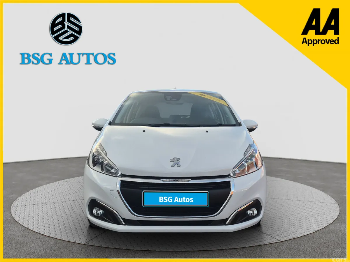 Peugeot 208 Hatchback, Petrol, 2017, White