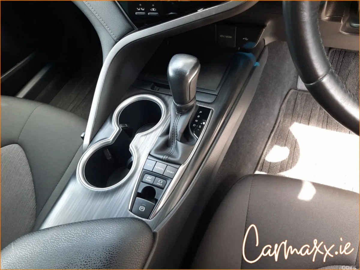 Toyota Camry Saloon, Petrol Hybrid, 2021, Grey