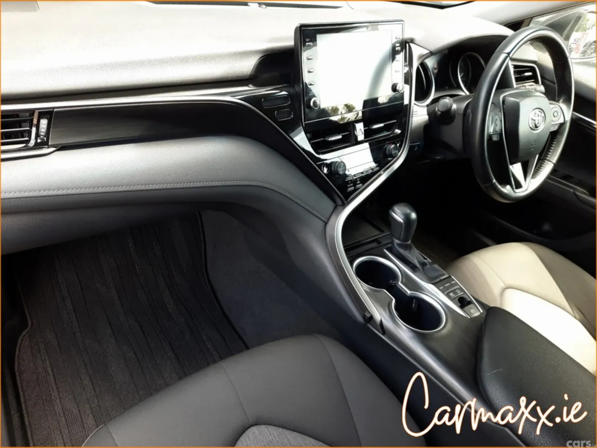 Toyota Camry Saloon, Petrol Hybrid, 2021, Grey