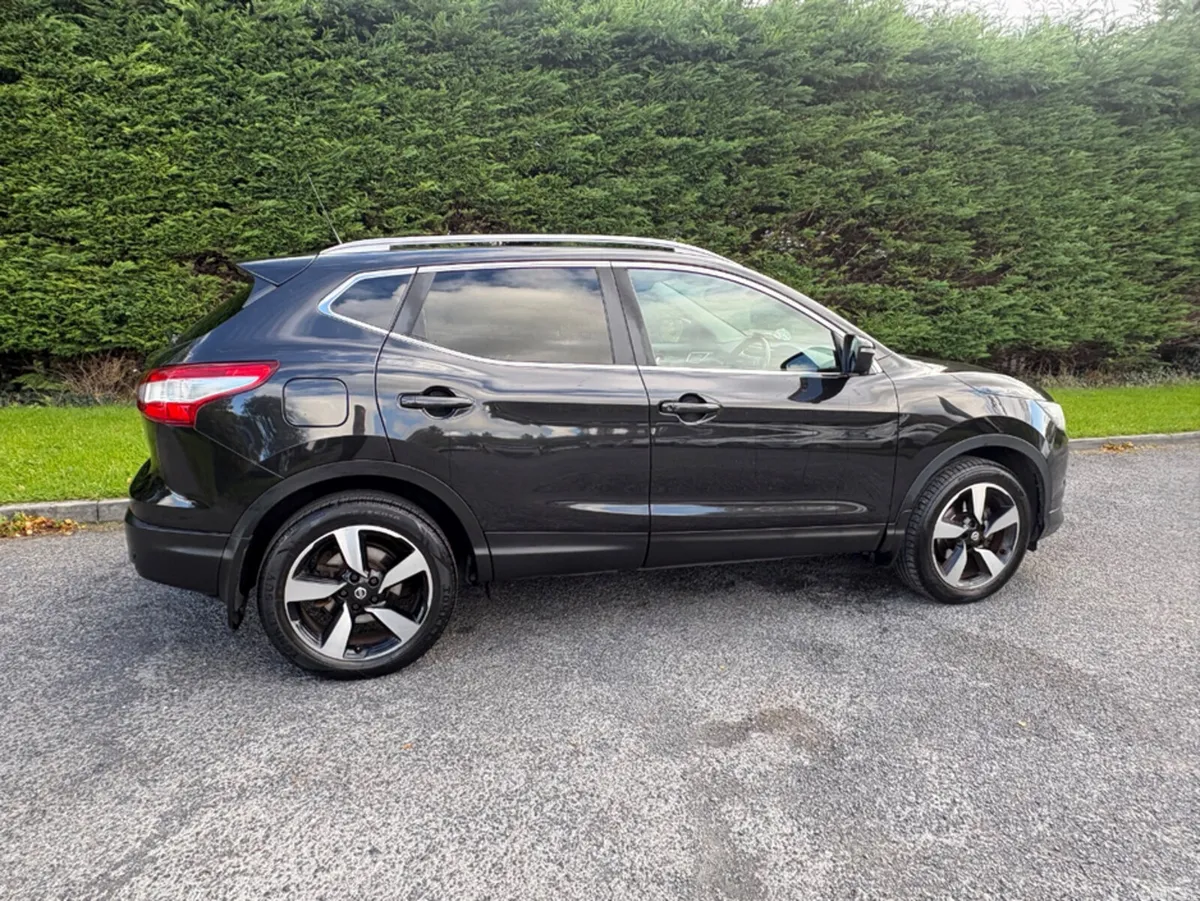 Nissan Qashqai MPV, Petrol, 2017, Black