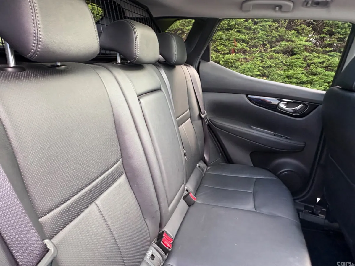 Nissan Qashqai MPV, Petrol, 2017, Black