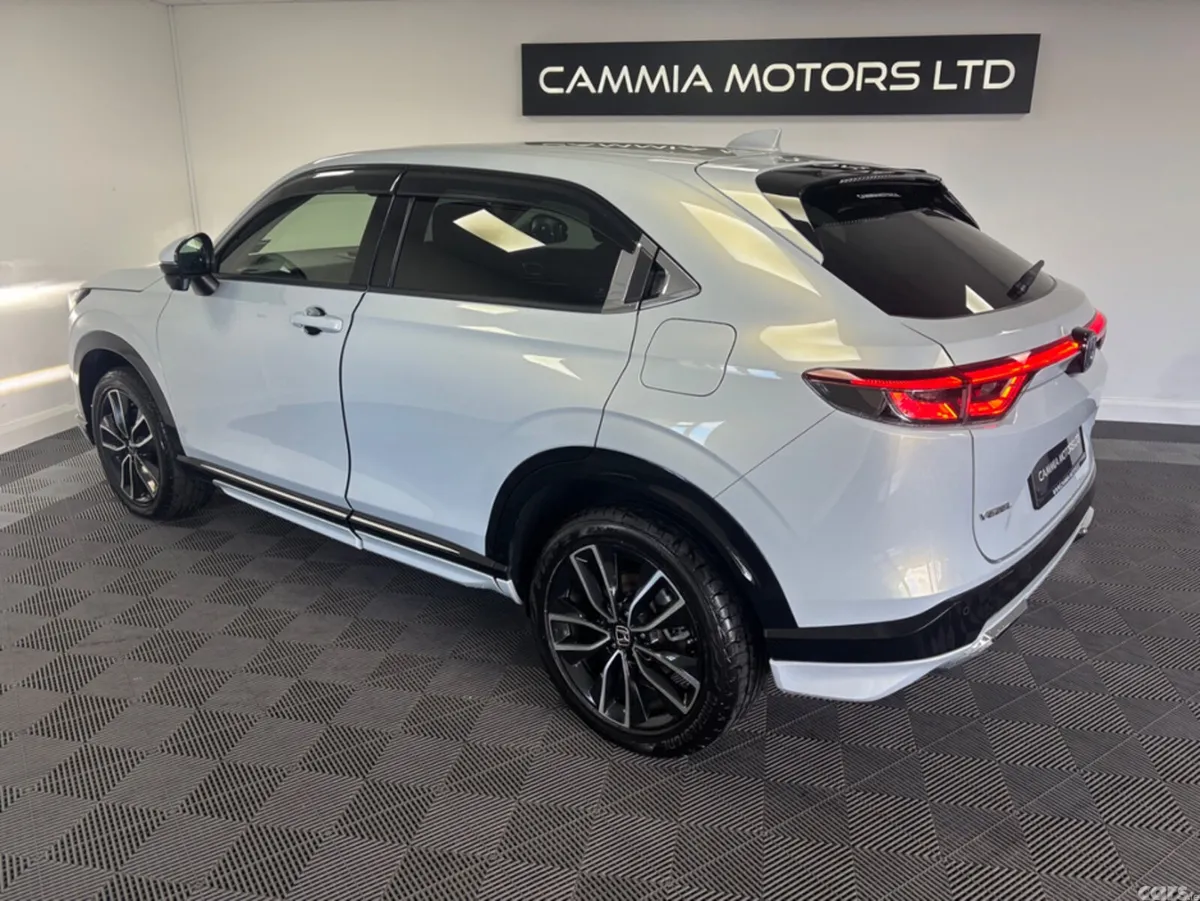 Honda Vezel SUV, Petrol Hybrid, 2022, White