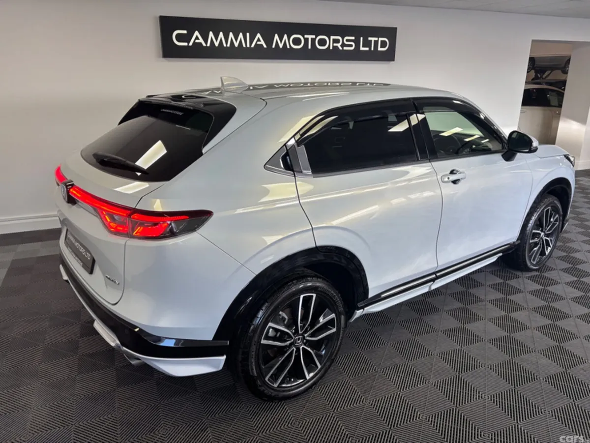 Honda Vezel SUV, Petrol Hybrid, 2022, White