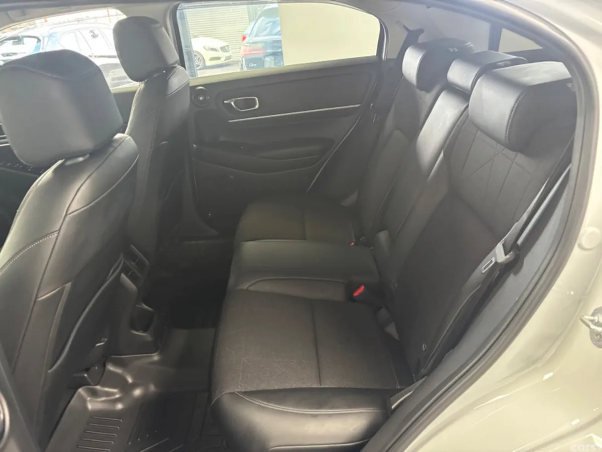 Honda Vezel SUV, Petrol Hybrid, 2022, White