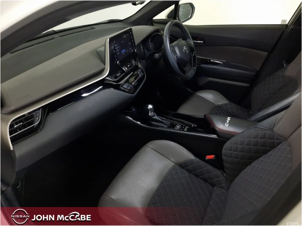 Toyota C-HR SUV, Petrol Hybrid, 2021, White