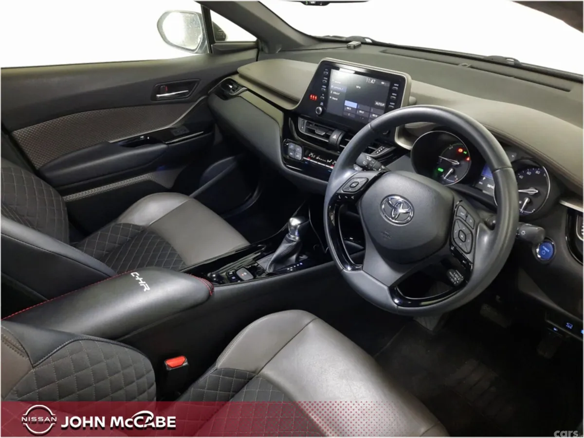 Toyota C-HR SUV, Petrol Hybrid, 2021, White
