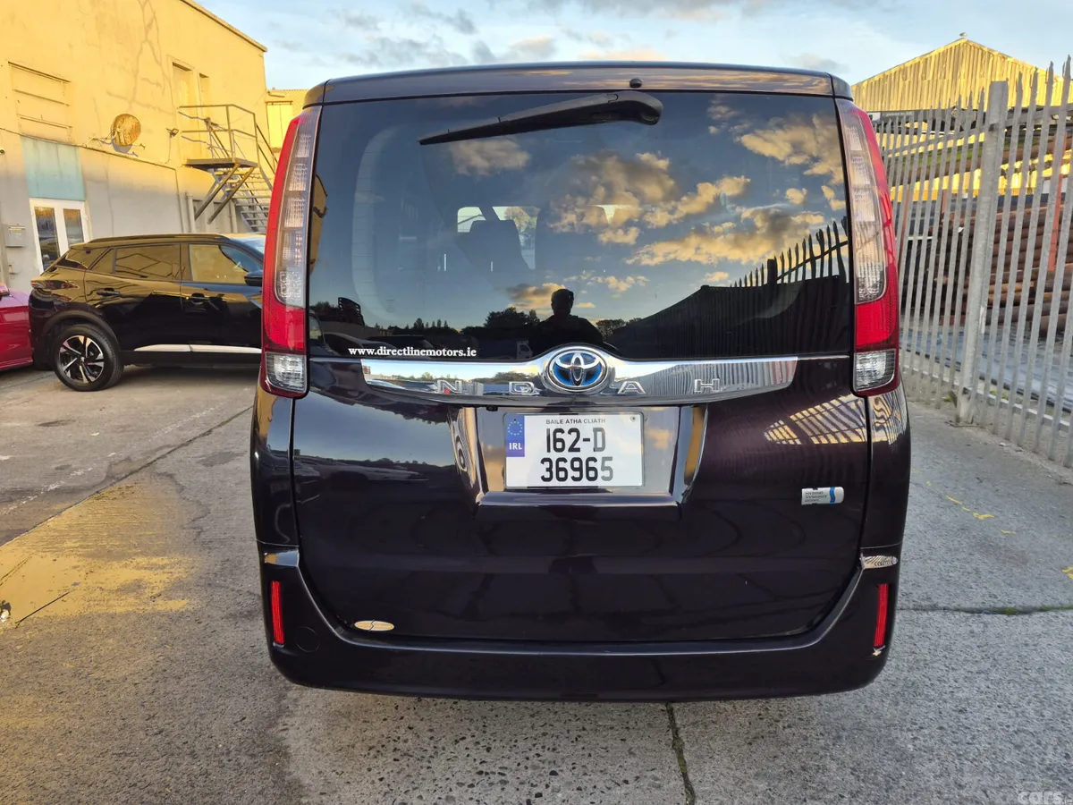 Toyota Noah MPV, Petrol Hybrid, 2016, Beige