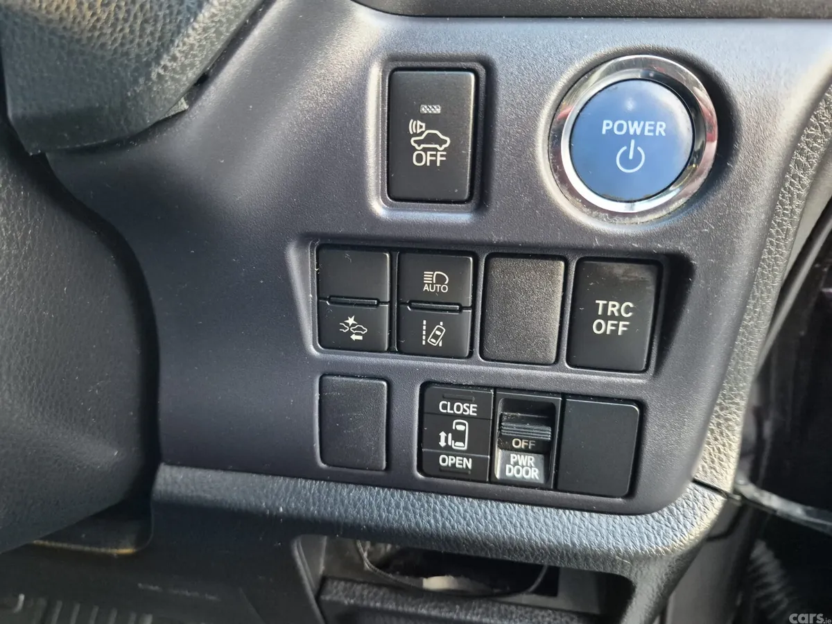 Toyota Noah MPV, Petrol Hybrid, 2016, Beige
