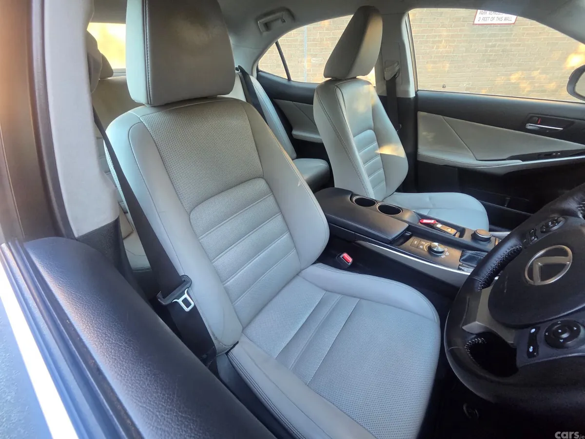 Lexus IS Saloon, Petrol Hybrid, 2015, Black