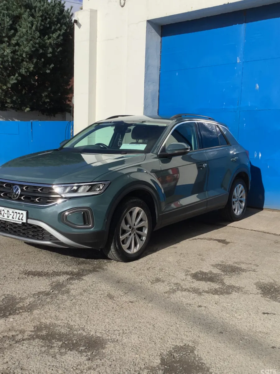 Volkswagen T-Roc SUV, Petrol, 2024, Blue