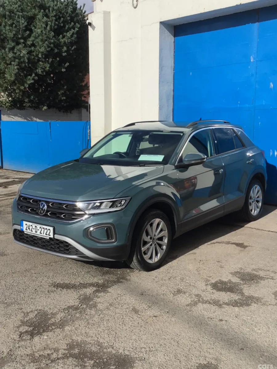 Volkswagen T-Roc SUV, Petrol, 2024, Blue