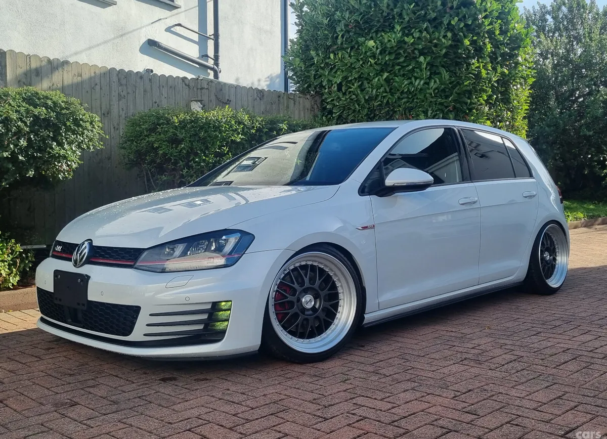 Volkswagen Golf Hatchback, Petrol, 2016, White